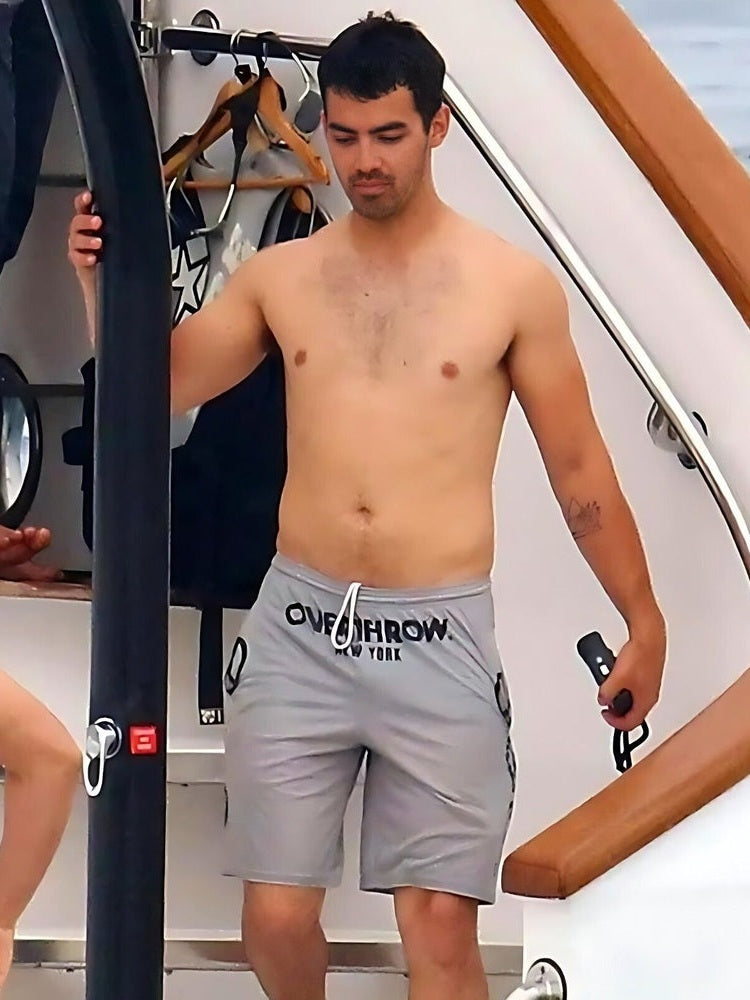 Joe Jonas 8.5 x 11 Candid Photograph Art Print Photo Picture Collectibles:Photographic Images:Photographs Style Your Walls